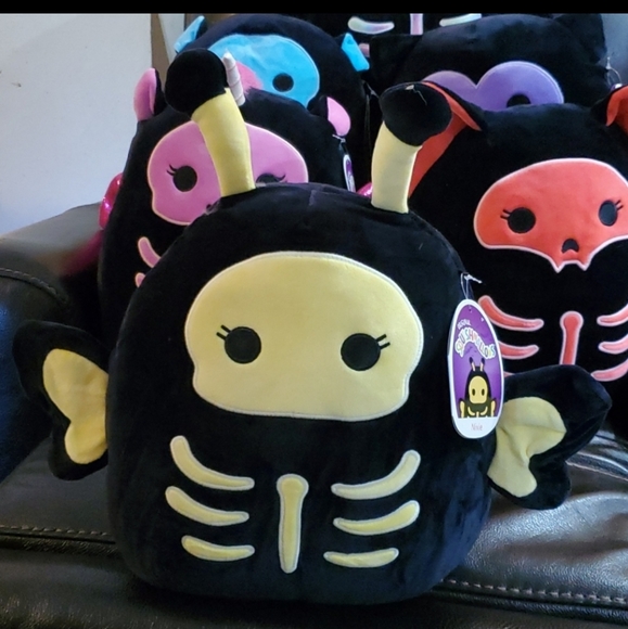 yellow bee squishmallow